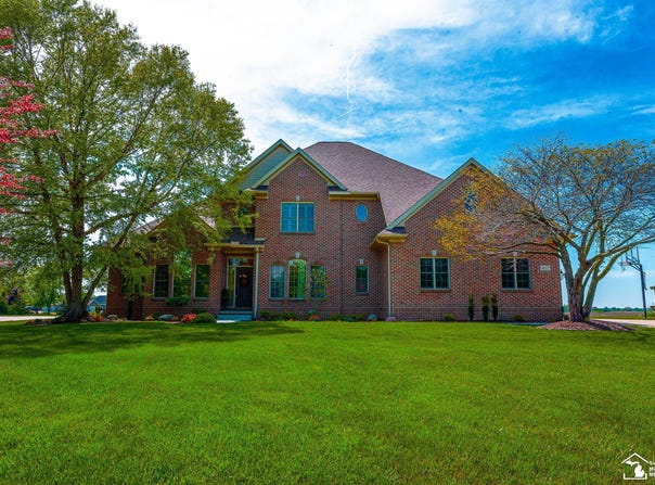 327 Pebble Beach Drive, Monroe, MI 48162