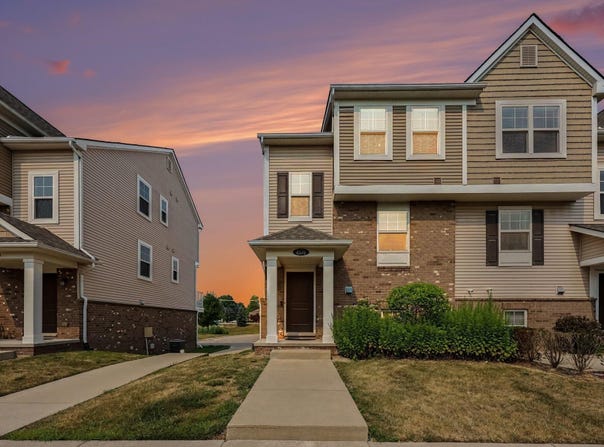 4576 Bradley Circle, Troy, MI 48085