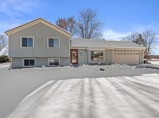 8005 Thistle Ct, Waterford, WI 53185