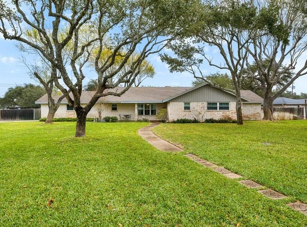 948 Oak Ave, ROCKPORT, TX 78382