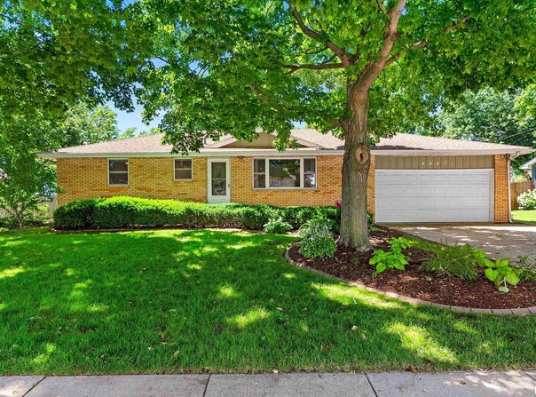 1114 S MAIN Street, Washington, IL 61571