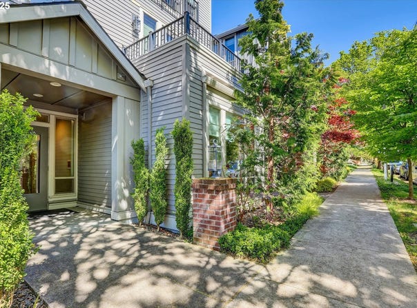 1805 SE MADISON St, Portland, OR 97214