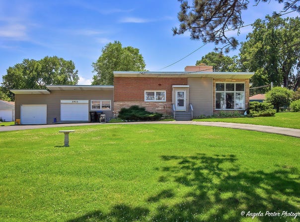 2923 Shorewood Drive, McHenry, IL 60050