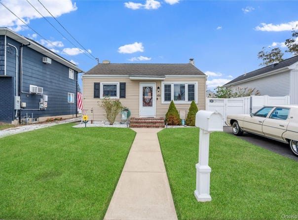101 Miramar Boulevard, Lindenhurst, NY 11757