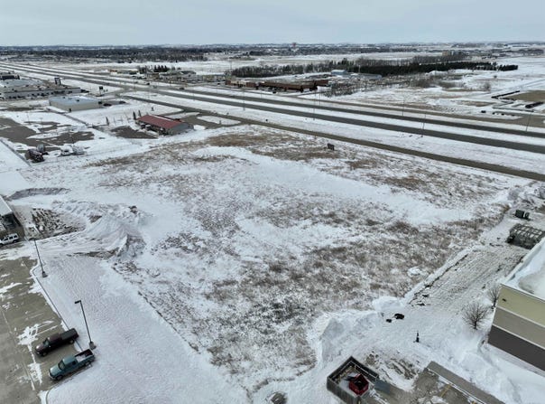 3908 N Broadway, Minot, ND 58703