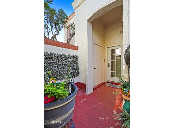 6201 Escondido Drive, El Paso, TX 79912