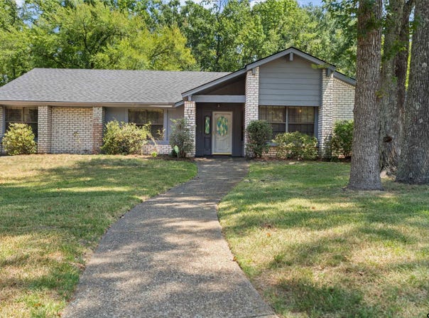 5820 Foxcroft Rd., Tyler, TX 75703