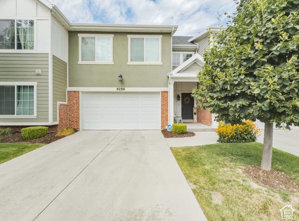 9256 S ASHBOURNE Dr, Sandy, UT 84094