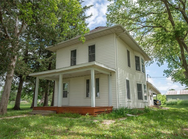 611 Maple Street, Dexter, IA 50070
