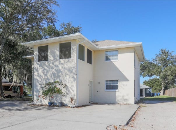260 S CENTRAL Avenue, UMATILLA, FL 32784