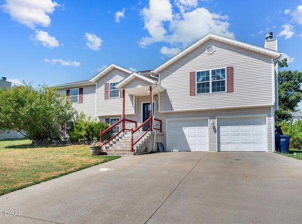 2036 Chickadee Drive, Webb City, MO 64870