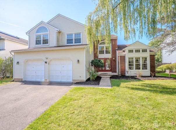 4 Chipwood Lane, North Brunswick, NJ 08902
