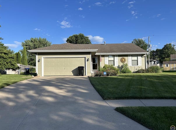 7325 SW 26th CT, Topeka, KS 66614