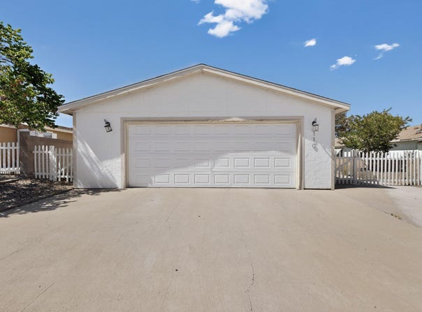 110 Sunrise Bluffs Drive, Belen, NM 87002