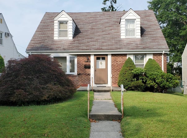 2332 206, Bayside, NY 11360