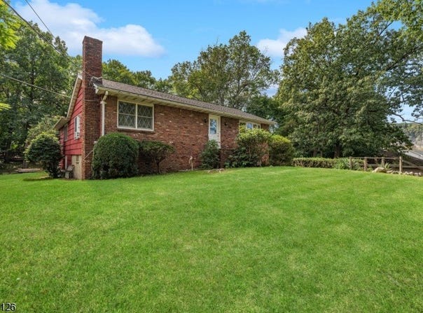 40 Broad St, Pompton Lakes Boro, NJ 07442-2202