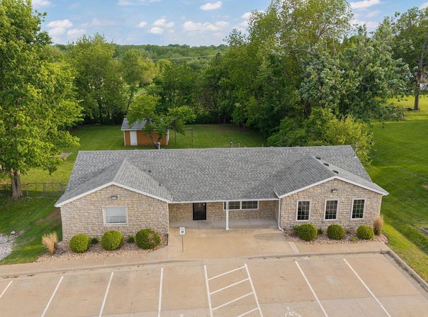 1024 W Battlefield Road, Springfield, MO 65807