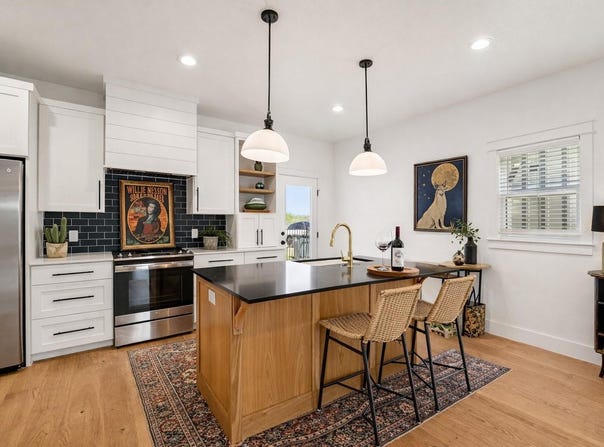 416 Stagecoach Trl, San Marcos, TX 78666