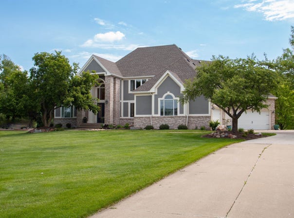 946 Wynstone Drive, Jefferson, SD 57038