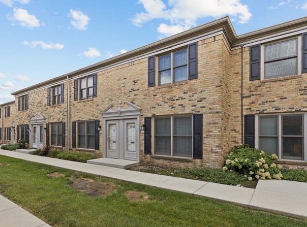 1743 Sessions Walk, Hoffman Estates, IL 60169