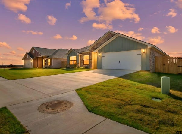 16529 Crossing Circle, Lindale, TX 75771