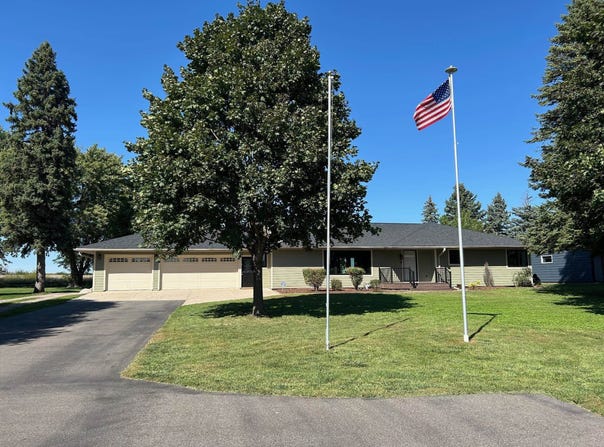 560 NE 3rd ST, Hartley, IA 51346
