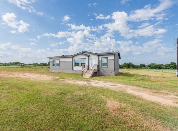 859 Ivy Switch Rd, Luling, TX 78648