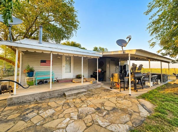 20456 E 1410 Road, Lone Wolf, OK 73655
