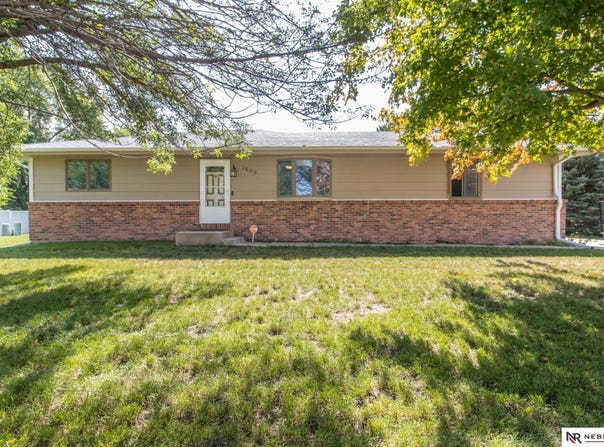 1806 E 14th Street, York, NE 68467