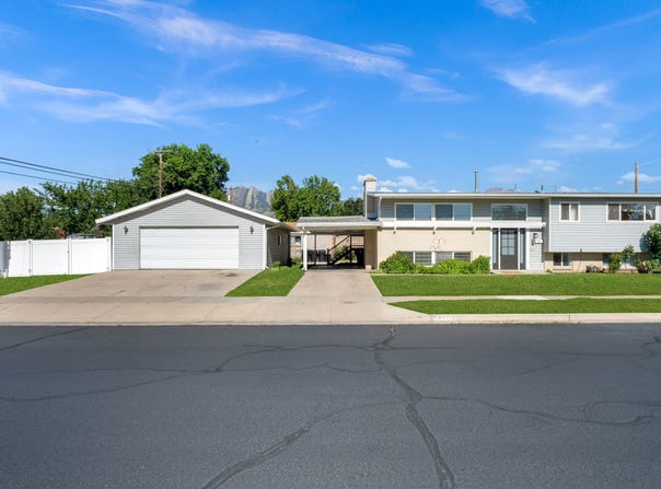 6117 S GLEN OAKS St, Murray, UT 84107