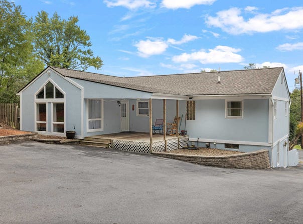7 BELMONT DR, STAUNTON, VA 24401