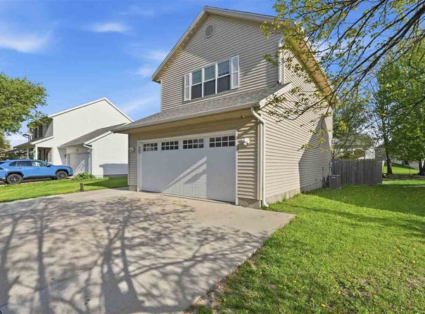 1624 Dickenson Ln, IowaCity, IA 52240-9108