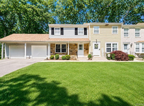 17 Bartlett, Yaphank, NY 11980