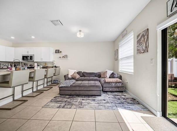 10657 W 32nd Ln, Hialeah, FL 33018