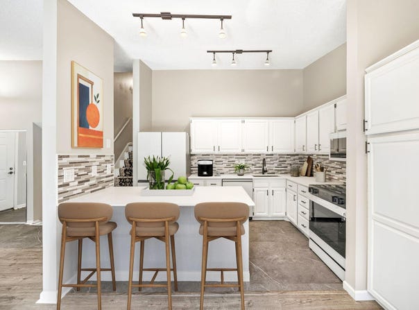 9712 Cimarron Circle, Minnetonka, MN 55305