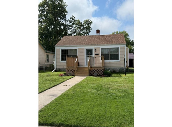 318 E Thurber, Clay Center, NE 68933