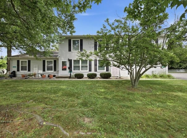 1138 Village Ln, Ashland, OH 44805