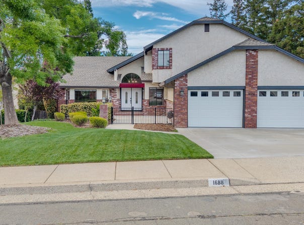 1688 El Capitan Drive, Redding, CA 96001