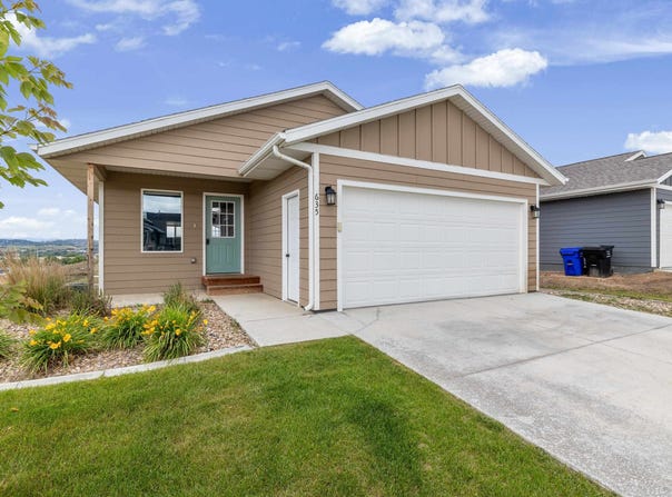 635 Diamond Ridge Boulevard, Rapid City, SD 57703
