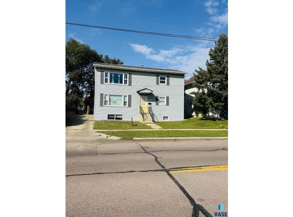 1012 W 8th St St E, Sioux Falls, SD 57104