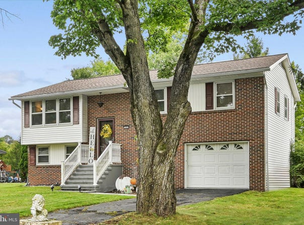 395 MARSHALL Drive, ORWIGSBURG, PA 17961