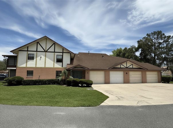 100 E OAK TERRACE Drive, LEESBURG, FL 34748