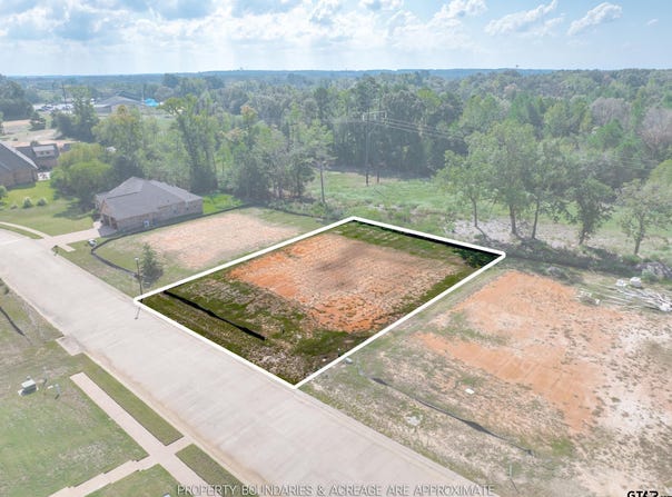 1608 Courtland Ln, Lindale, TX 75771