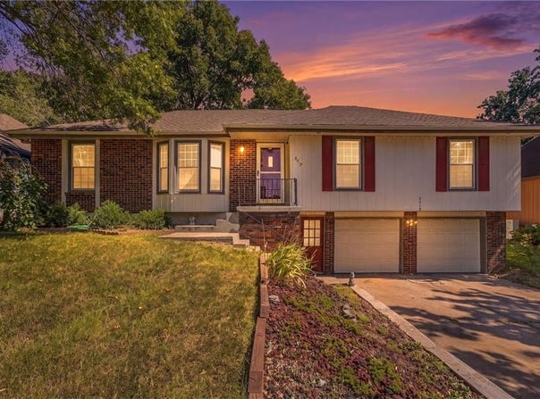 3713 Stanton Street, Lee's Summit, MO 64064