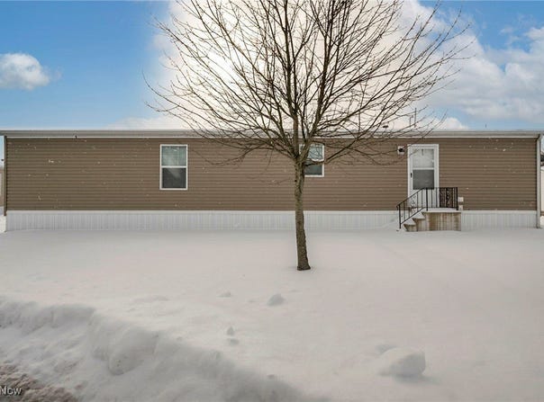 348 Robin Drive, Elyria, OH 44035