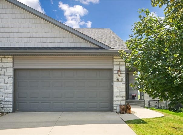 5519 Dostal Dr, Cedar Rapids, IA 52404