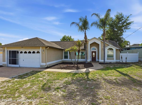 5277 Deltona Boulevard, Spring Hill, FL 34606