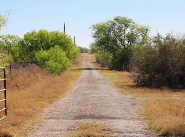 435 County Road 7715, Devine, TX 78016