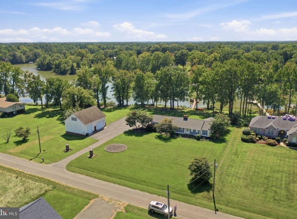 88 CANOE Place, MONTROSS, VA 22520