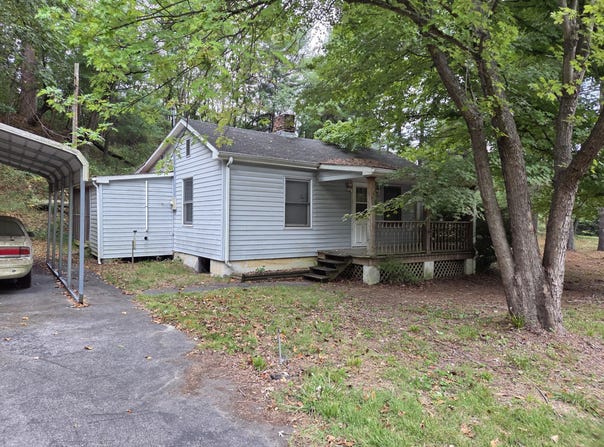2611 Creekside Dr, Salem, VA 24153